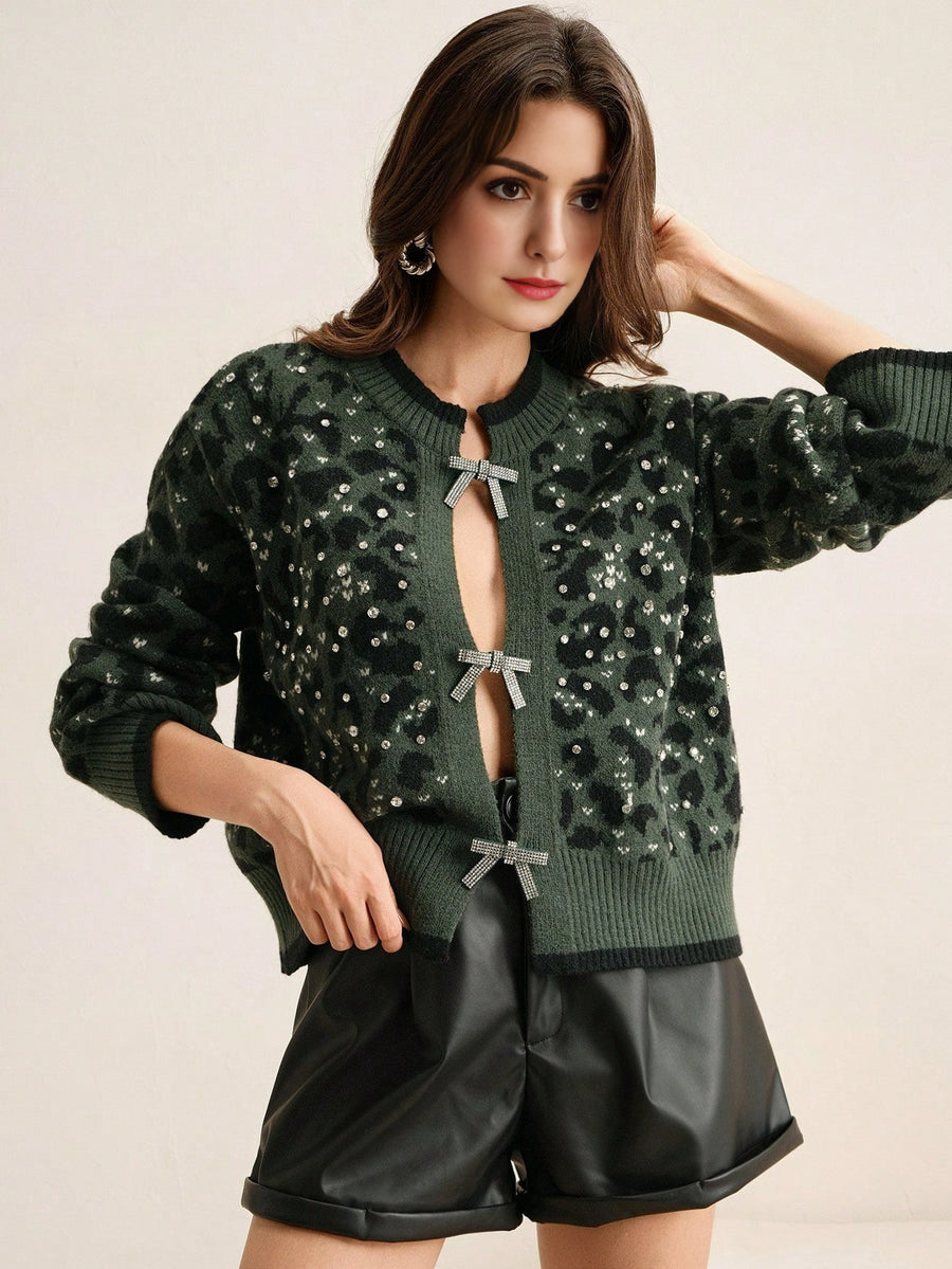 Cardigan en tricot léopard vintage avec nœud papillon et strass élégant Isabella